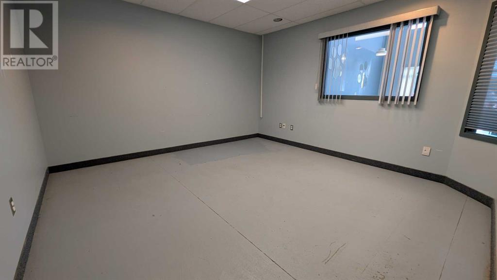 5712 48 Avenue Property Photo 7