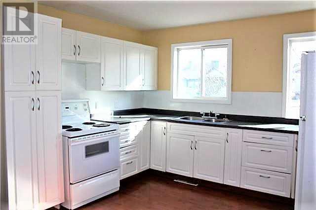 10322 104 Avenue Property Photo 3