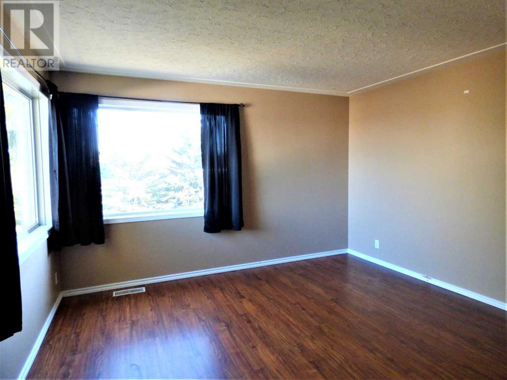 10322 104 Avenue Property Photo 7
