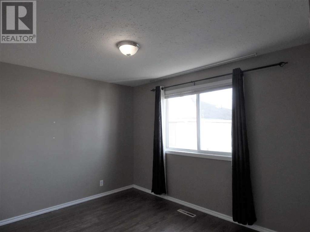 10322 104 Avenue Property Photo 8