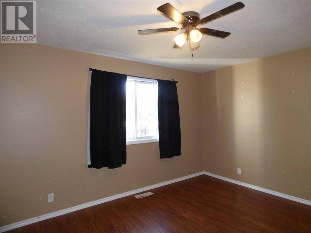 10322 104 Avenue Property Photo 9