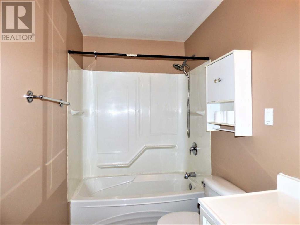 10322 104 Avenue Property Photo 10