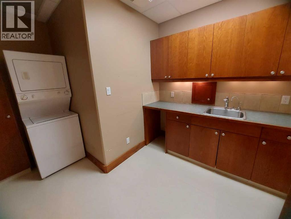 4320 50 Avenue Property Photo 6