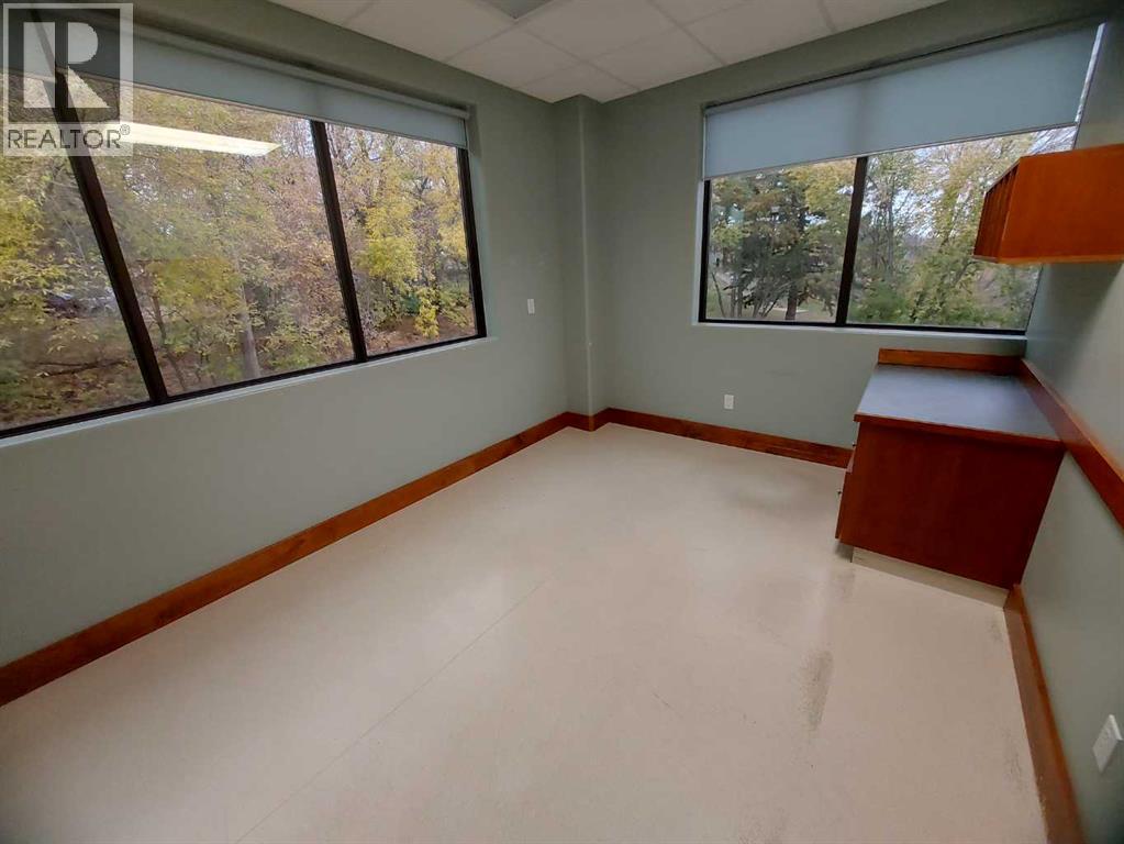 4320 50 Avenue Property Photo 7