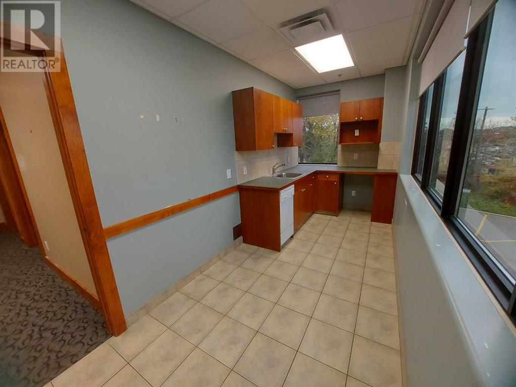 210, 4320 50 Avenue Property Photo 11