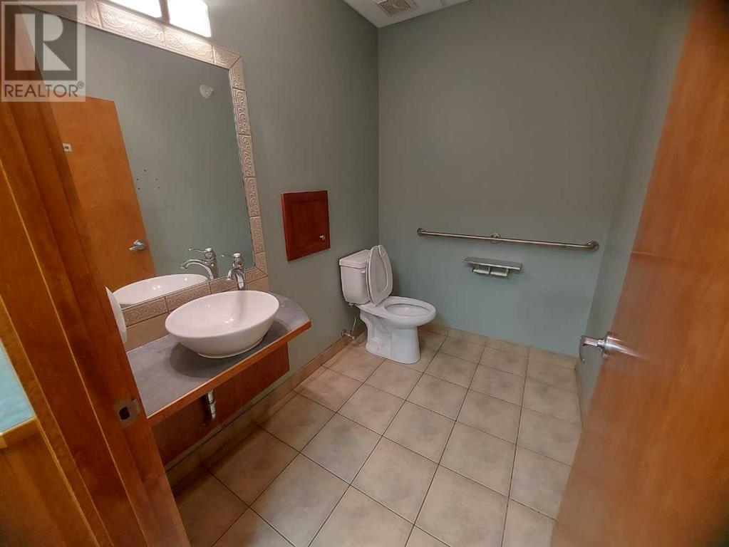 210, 4320 50 Avenue Property Photo 13