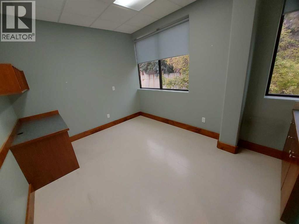 4320 50 Avenue Property Photo 14