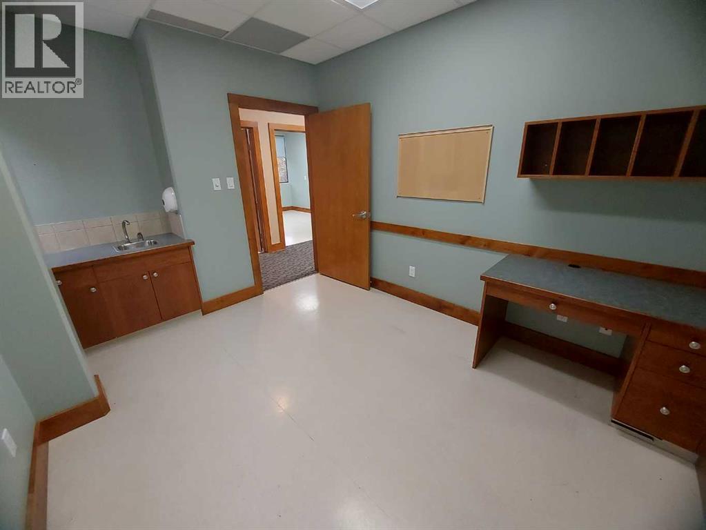 4320 50 Avenue Property Photo 15