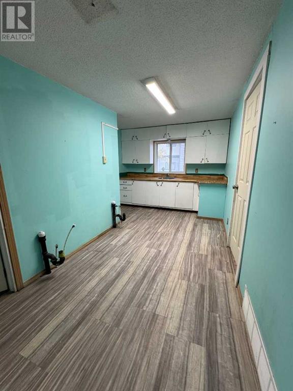 10207 102 Street Property Photo 5