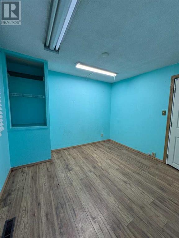 10207 102 Street Property Photo 7