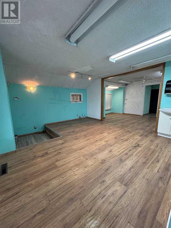 10207 102 Street Property Photo 16