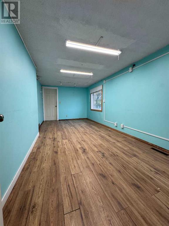 10207 102 Street Property Photo 17