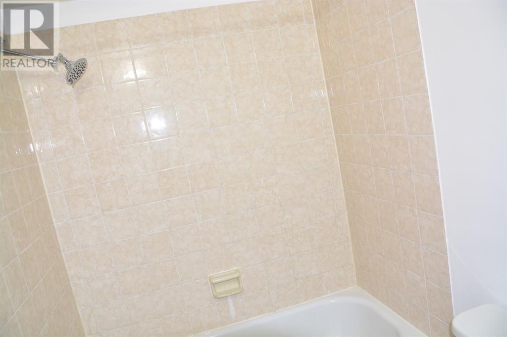 101-215, 10118 100 Avenue Property Photo 12