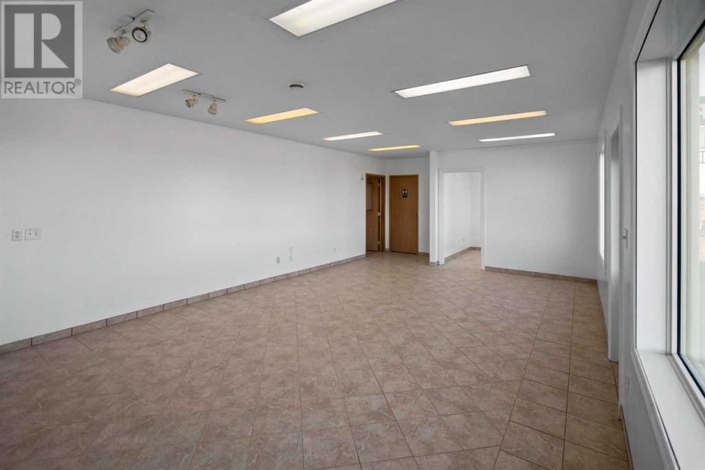 4205 51 A Street Property Photo 6