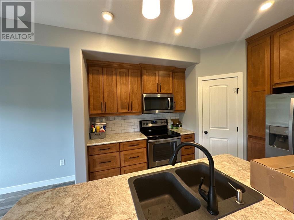 11321 & 11323 91 Street Property Photo 3