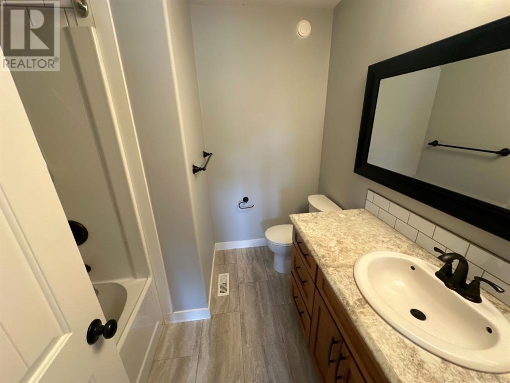 11321 & 11323 91 Street Property Photo 8