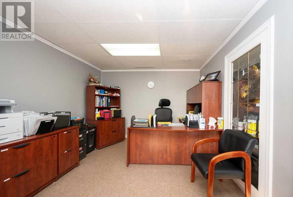 4917 51 Street Property Photo 4