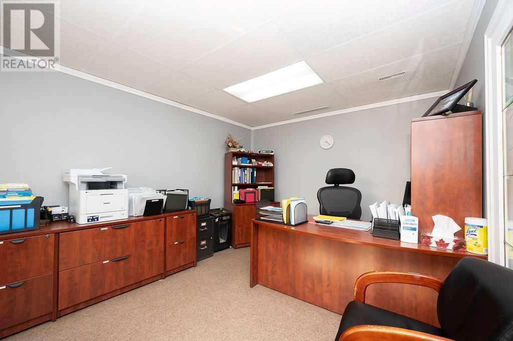 4917 51 Street Property Photo 5