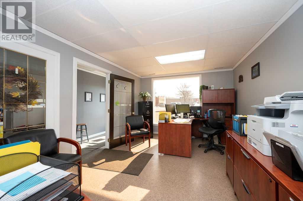 4917 51 Street Property Photo 10