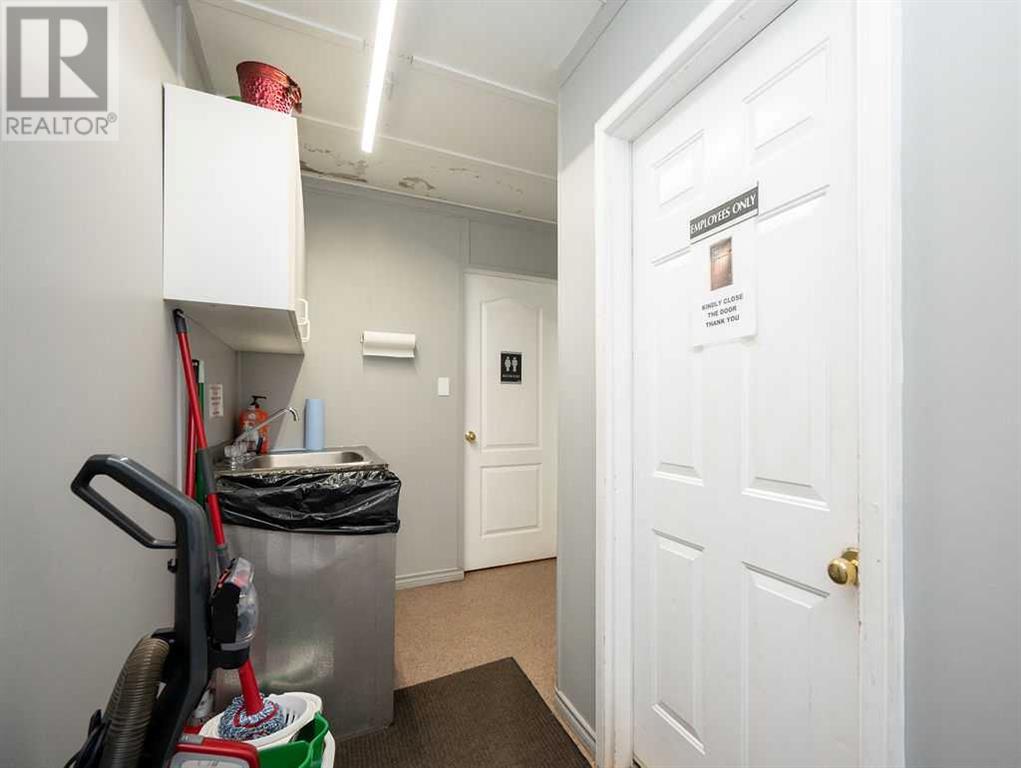 4917 51 Street Property Photo 12