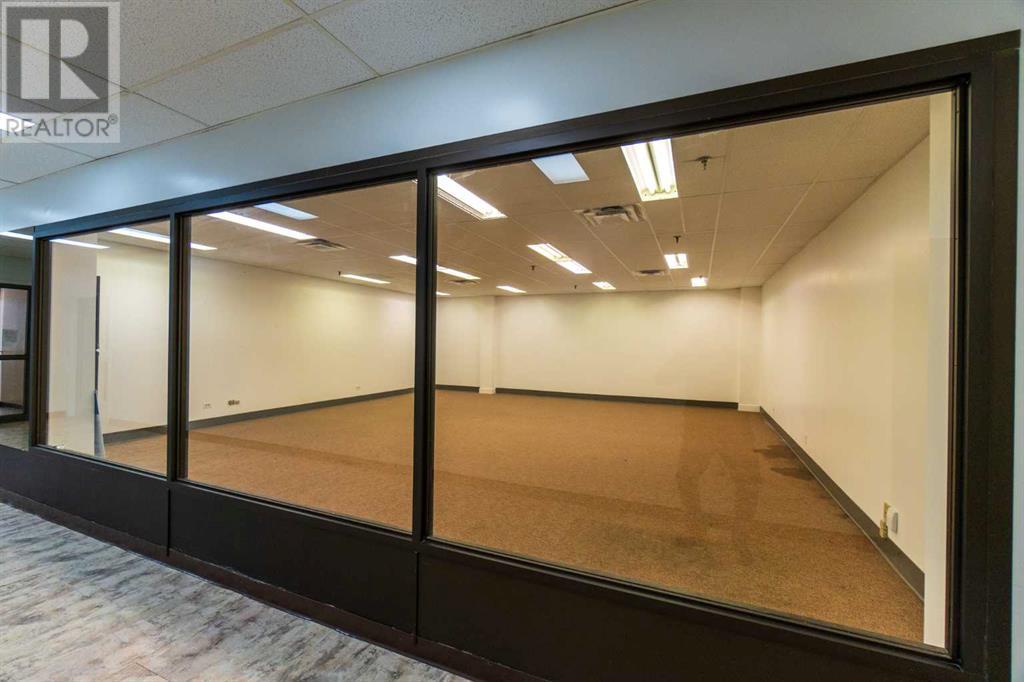 203, 4929 50 Street Property Photo 4