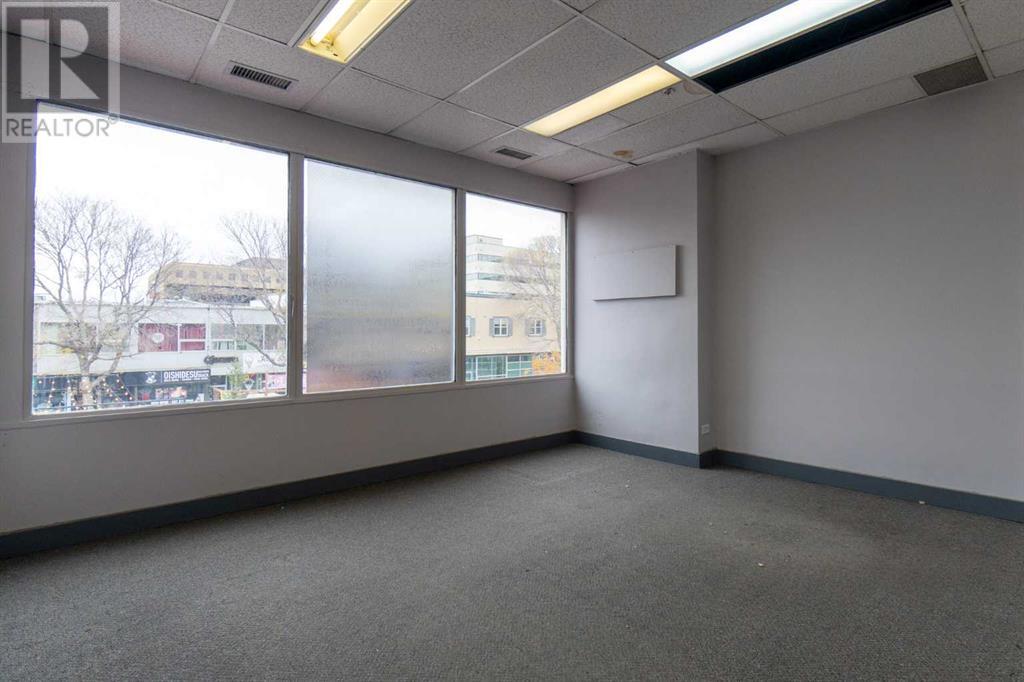 201, 4929 50 Street Property Photo 3