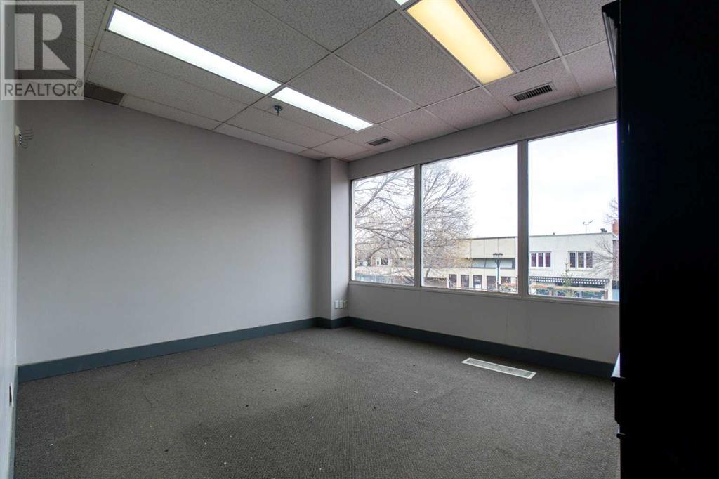 201, 4929 50 Street Property Photo 6