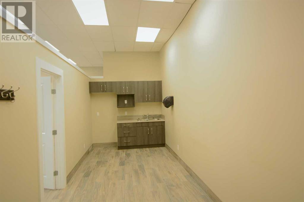 1, 1370 Robinson Avenue Property Photo 9