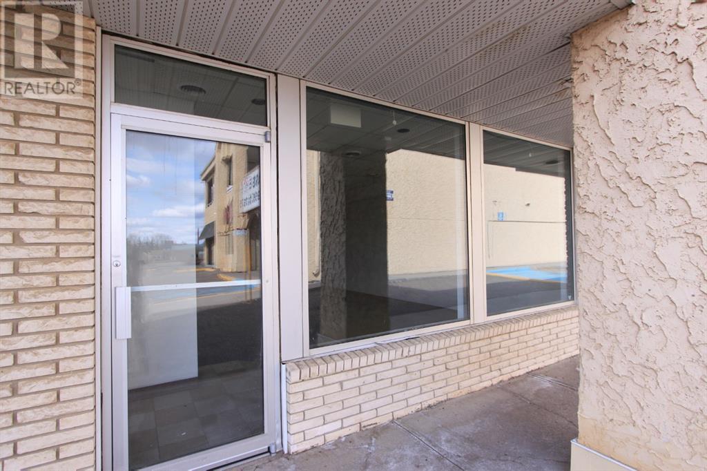 122, 4402 52 Avenue Property Photo 1