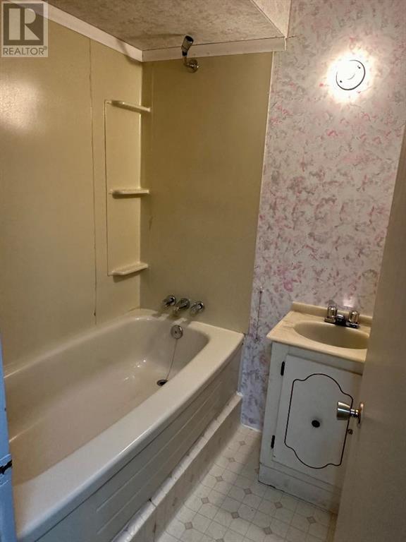 10016 103 Avenue Property Photo 11