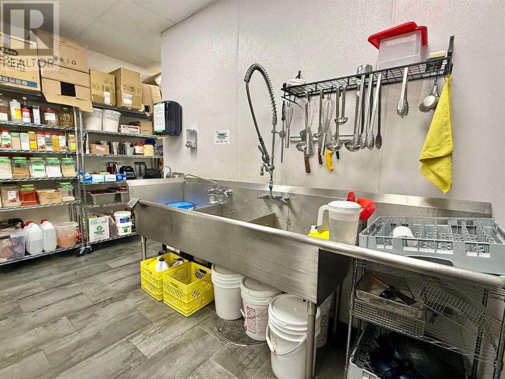 18, 3304 64 Street Property Photo 17