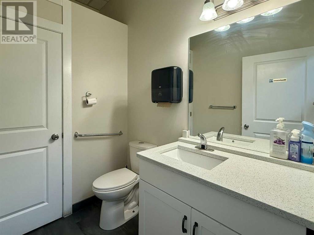 18, 3304 64 Street Property Photo 18