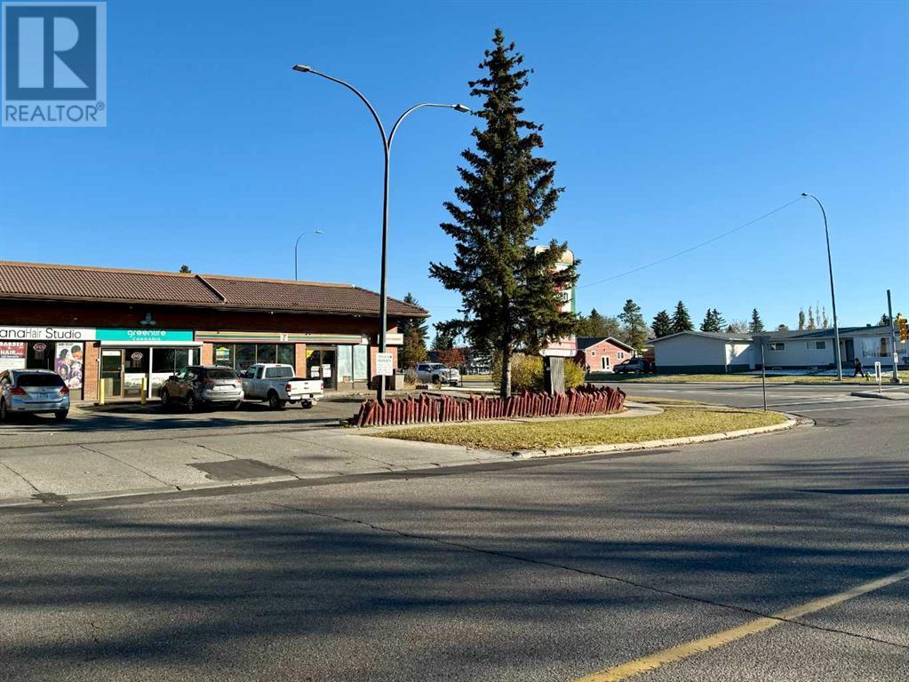 18, 3304 64 Street Property Photo 25