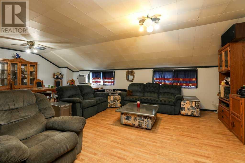 417 2 Avenue N Property Photo 19