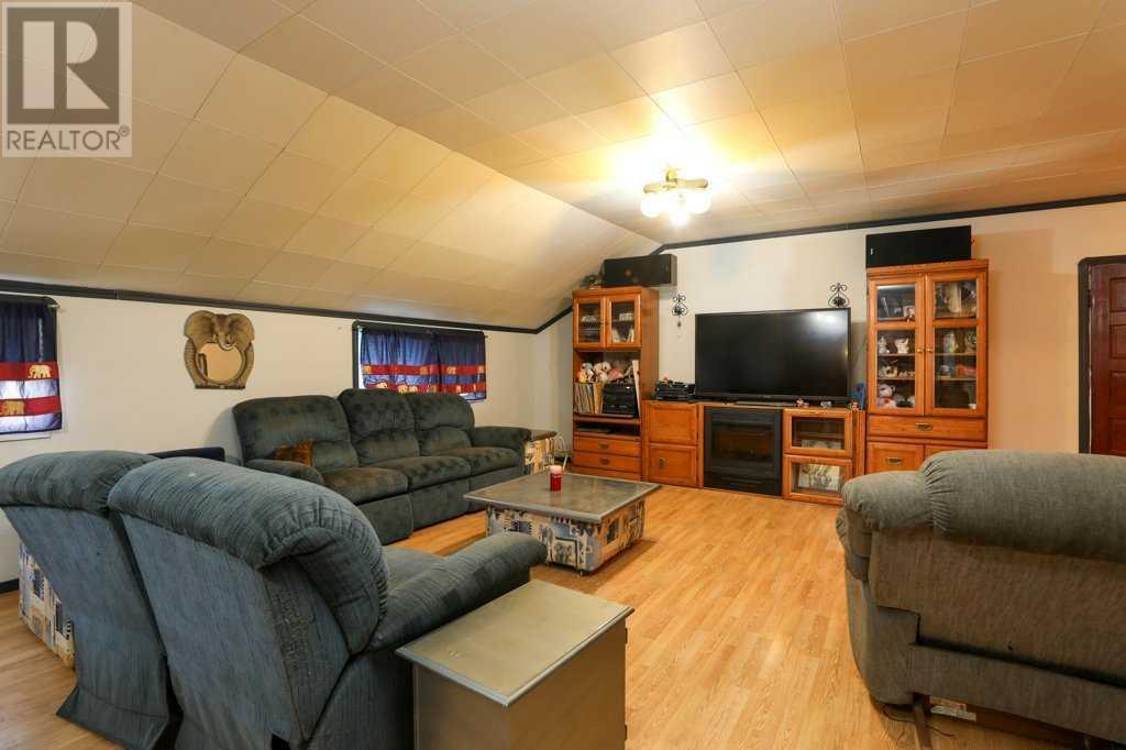 417 2 Avenue N Property Photo 23