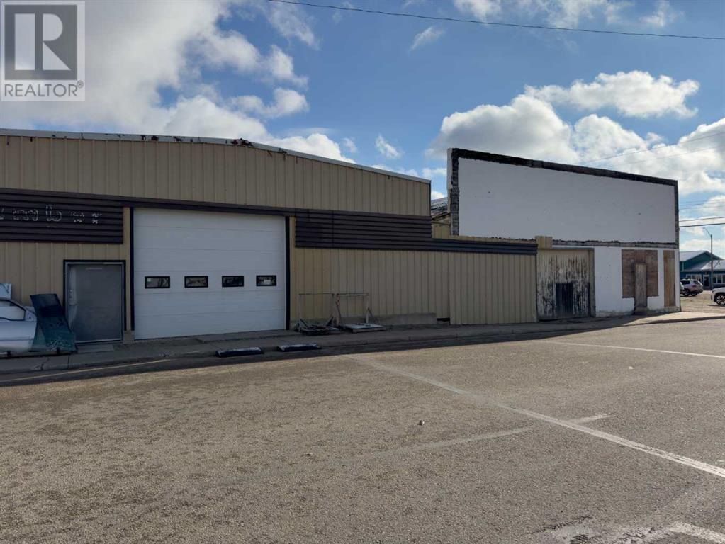 5015 49 Street Property Photo 1