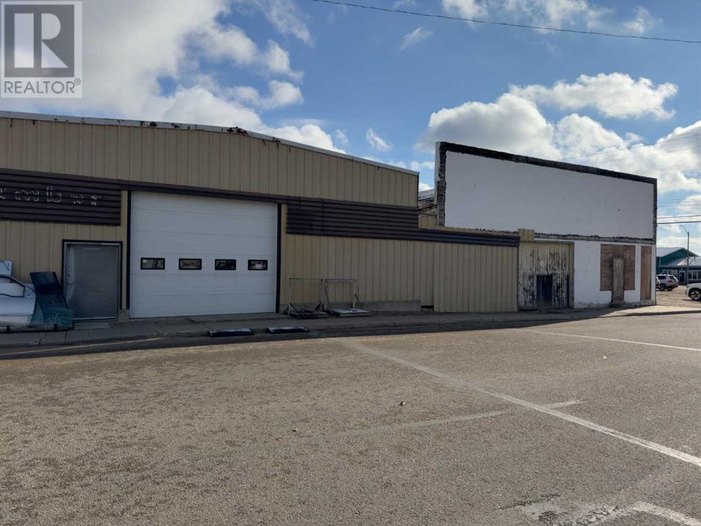 5015 49 Street Property Photo 2
