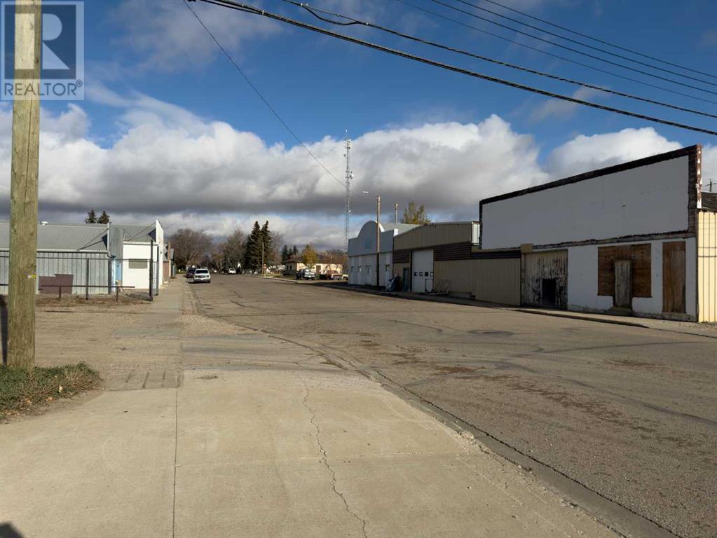 5015 49 Street Property Photo 6