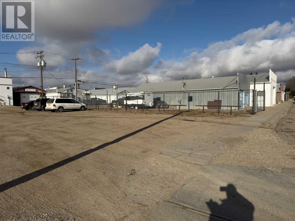 5015 49 Street Property Photo 7