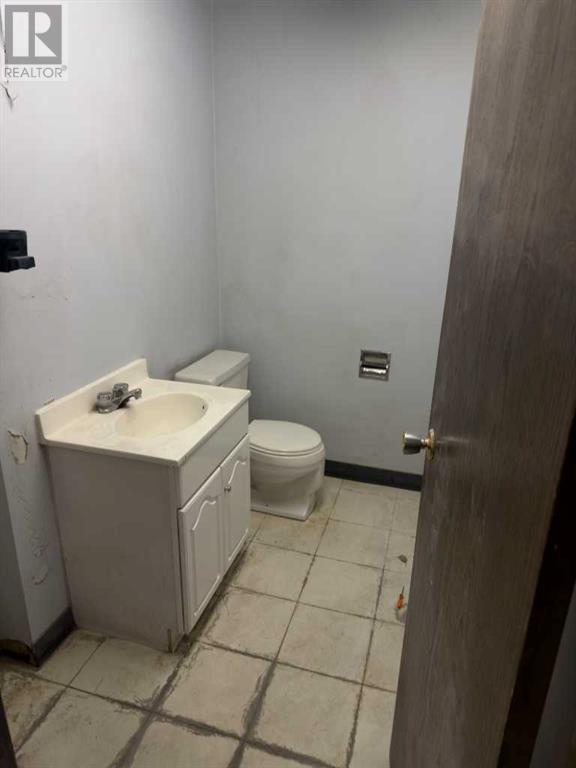 5015 49 Street Property Photo 11