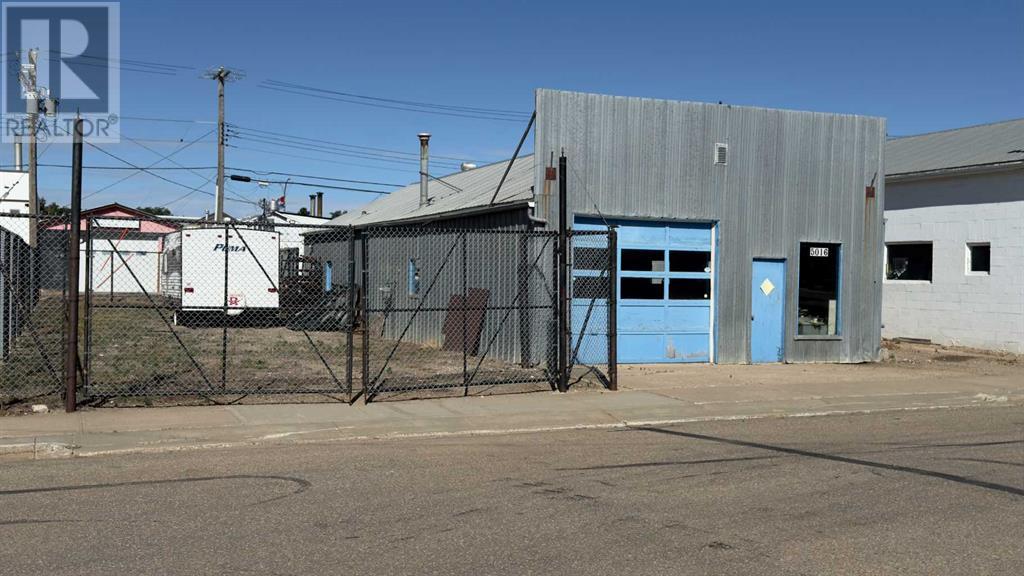 5016 49 Street Property Photo 1