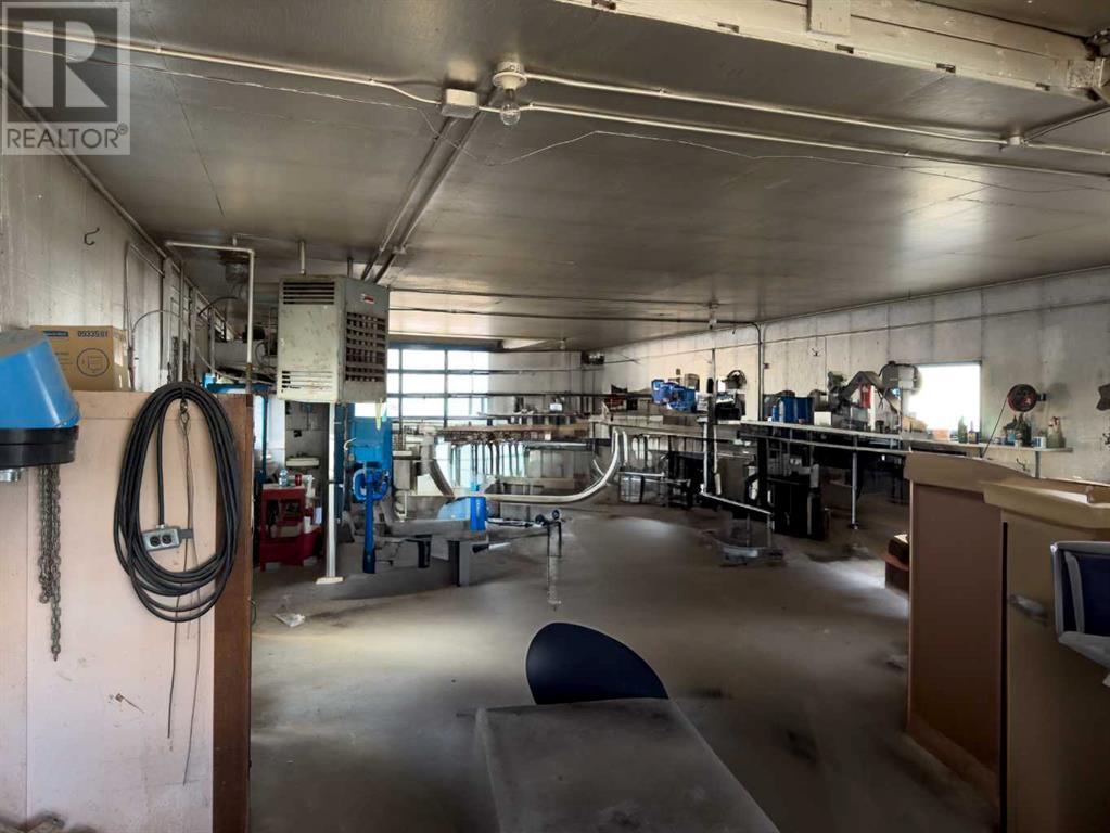 5016 49 Street Property Photo 5