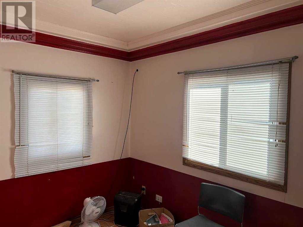 4905 57 Ave Property Photo 18