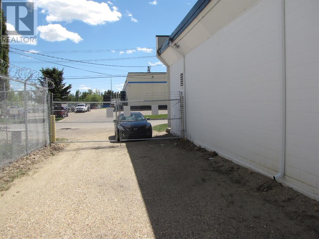 9, 4676 61 Street Property Photo 3
