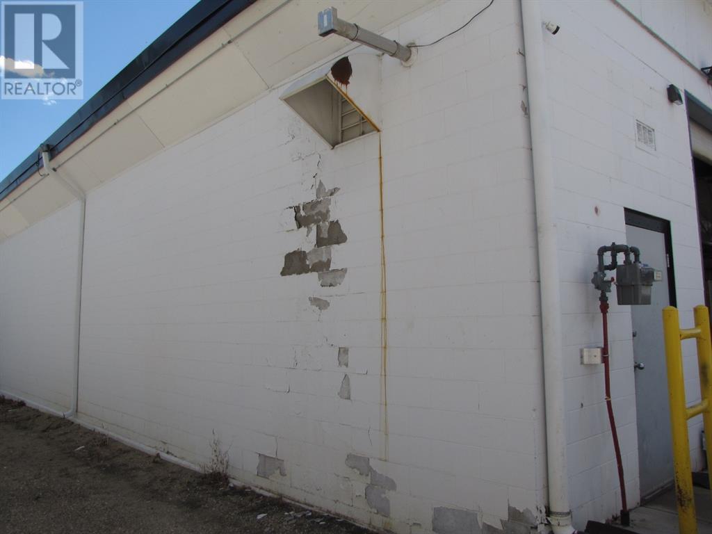 9, 4676 61 Street Property Photo 5
