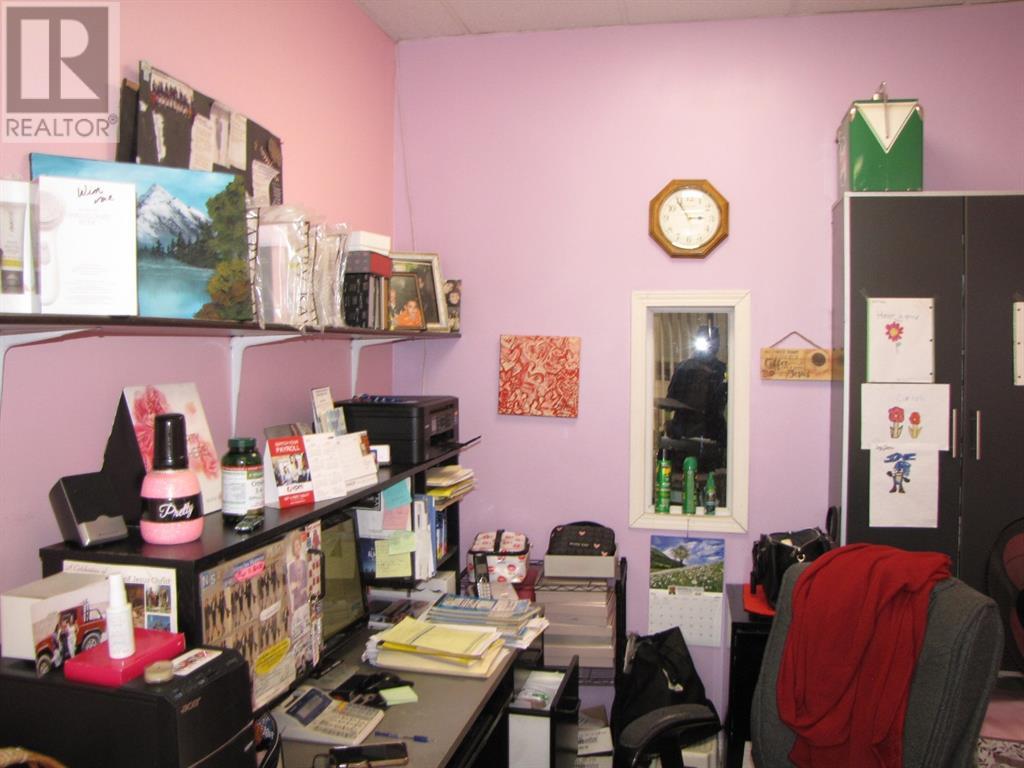 9, 4676 61 Street Property Photo 8