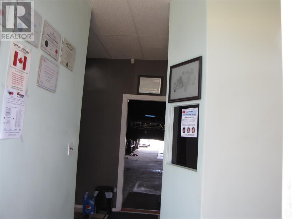 9, 4676 61 Street Property Photo 9