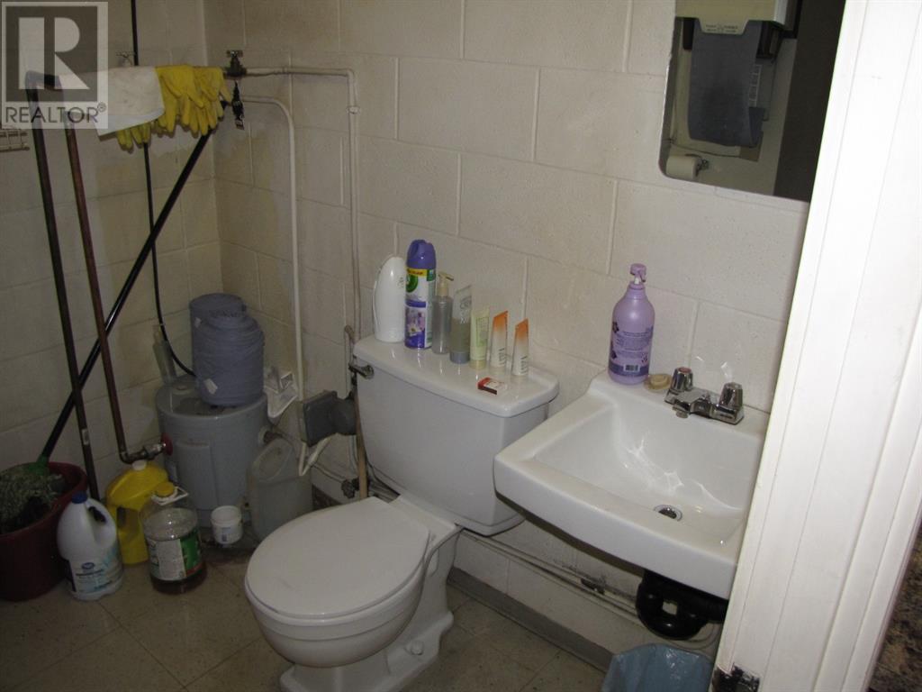 9, 4676 61 Street Property Photo 14