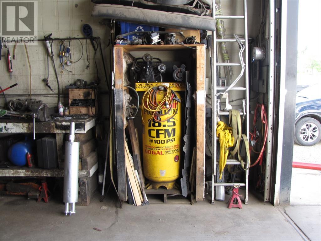 9, 4676 61 Street Property Photo 16