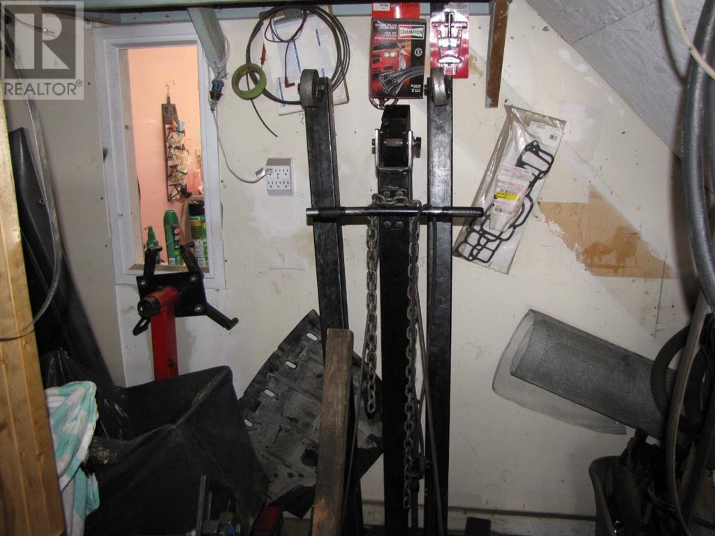 9, 4676 61 Street Property Photo 30